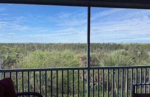 Tropical Cove Condo | 7 Palms at Lexington CC Golf Village