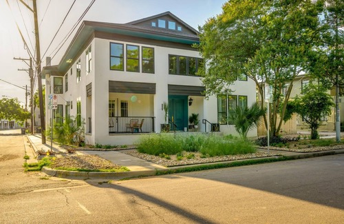 West End House | 7 Private Suites Sleeps 25 Walkable to DT!