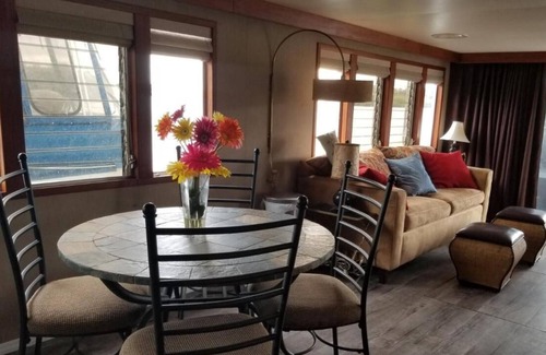 Osprey House | 70-Foot Houseboat, Secluded Beach, Onsite Bikes & Golf carts to tour the Key!