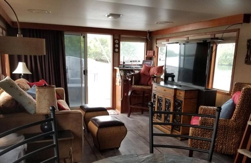 Osprey House | 70-Foot Houseboat, Secluded Beach, Onsite Bikes & Golf carts to tour the Key!