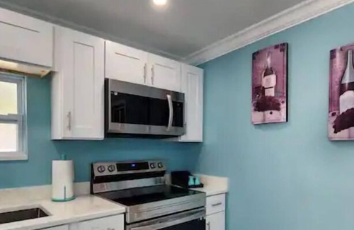 St. Petersburg - Clearwater Apartment | #70 King Bed -A- Skyway Suite Joyful