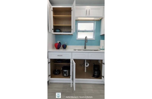 St. Petersburg - Clearwater Apartment | #70 King Bed -A- Skyway Suite Joyful