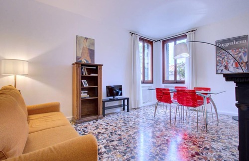 Dorsoduro Apartment | 70 m² Apartment ∙ 2 bedrooms ∙ 5 guests