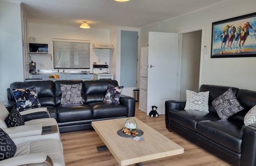 Coromandel House | 70 meters to Beach/Boat Ramps - Harbour Views/Internet/Smart TV's/Pet Friendly