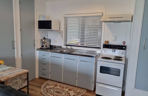 Coromandel House | 70 meters to Beach/Boat Ramps - Harbour Views/Internet/Smart TV's/Pet Friendly