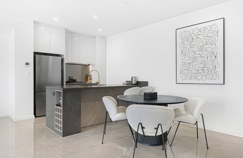 Surfers Paradise Apartment | 70 Stories Ocean View Apartment