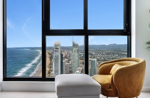 Surfers Paradise Apartment | 70 Stories Ocean View Apartment