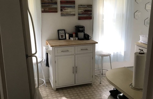 Ames House | 700 Douglas Ave, Close to Main Street, Garage!