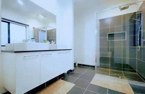 Keysborough Villa | 700 m² Villa ∙ 5 bedrooms ∙ 16 guests