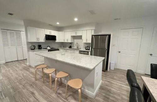 Orlando House | 7326 Lake View Bungallow-5 Minutes Universal
