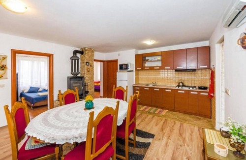 Lovinac Apartment | 74 m² Apartment ∙ 3 bedrooms ∙ 8 guests
