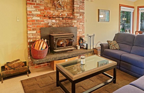 Enumclaw Villa | 74 m² Villa ∙ 2 bedrooms ∙ 8 guests