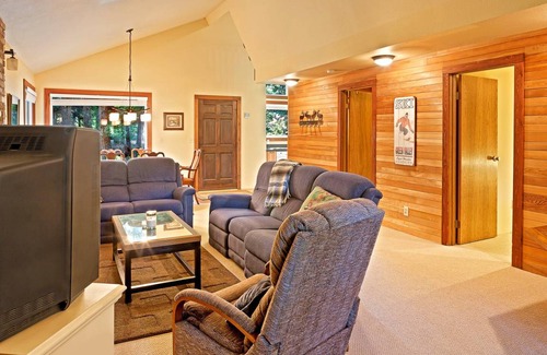 Enumclaw Villa | 74 m² Villa ∙ 2 bedrooms ∙ 8 guests