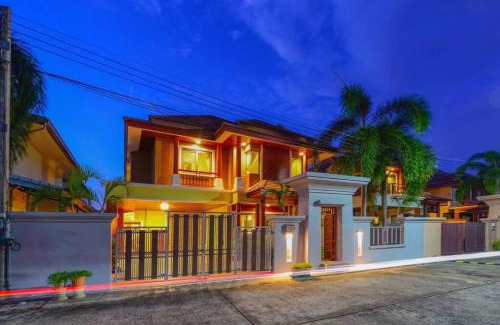 Nanai Road Villa | 74 Patong villa walk to Bangla Rd in 10min 3 room cozy modern style