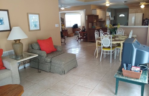North East Park House | 755 40th Ave Pet Friendly Luxury St Petersburg Home