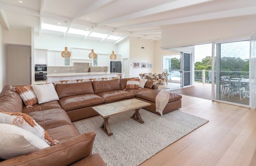 Red Head House | 76 Red Head Road with luxuries outdoor pool