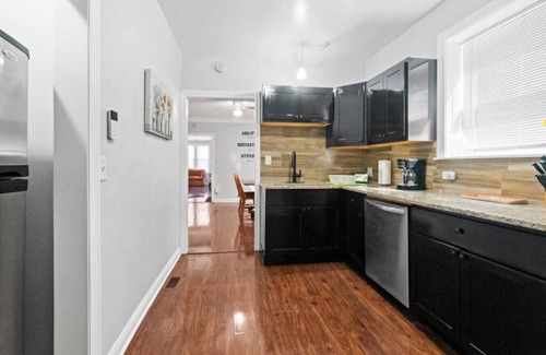 Greater Grand Crossing Apartment | 7614 St. Lawrence · 2 BR w Private Parking & Yard - btw I-90 & I-94