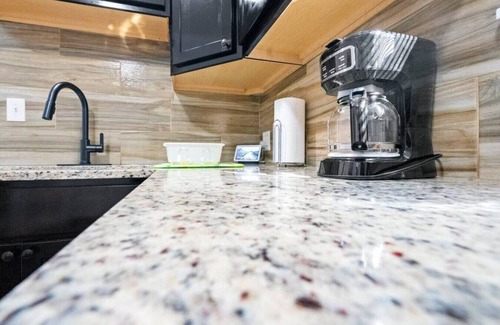 Greater Grand Crossing Apartment | 7614 St. Lawrence · 2 BR w Private Parking & Yard - btw I-90 & I-94