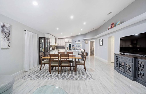 Pinellas Park House | 76th Av Pinellas Park Centralized & Spacious House