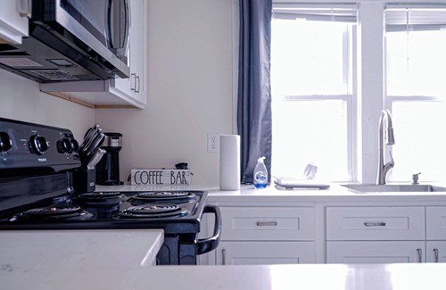 Norwich Apartment | 79-4 spacious studio Walk to backus hospital and downtown