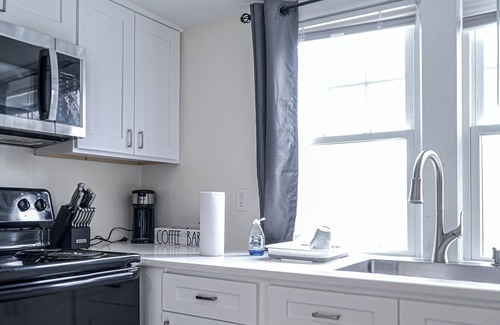 Norwich Apartment | 79-4 spacious studio Walk to backus hospital and downtown