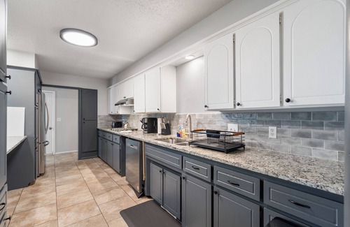 Central Oklahoma City House | 7B Spacious Retreat Sleeps 16 I Rainshower I 8B I 3.5BA I Pool Table I Beautifully Designed Interior
