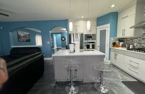Northwest Edmonton House | 7BDRM Pet Friendly 3Car Garage Home >Sleeps18