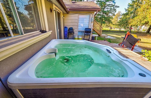 Fenelon Falls Cottage | 7bedroom cottage for rent in fenelon falls,hotub