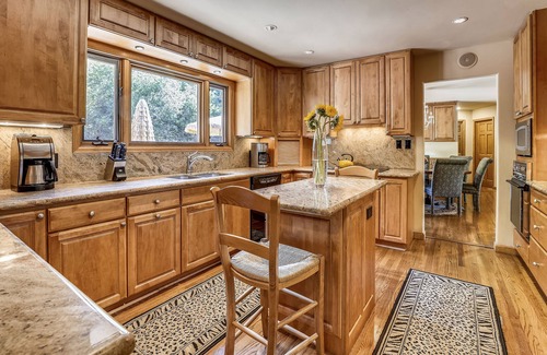 Aspen House | 7BR Aspen Estate – Mountain Views, Hot Tub & Fireplaces!