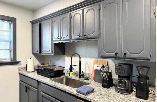 Midwest City House | 7BR Comfort Haven For 16 I Next to Tinker I EC