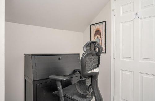 Church Street House | 7BR - Family Friendly Stay - 10 mins from Airport