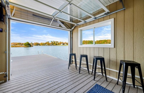 Mineral House | 7BR Private Pointe Lakefront Lake Anna Beach, Dock