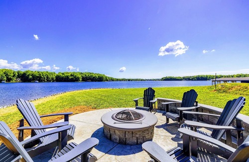 Mineral House | 7BR Private Pointe Lakefront Lake Anna Beach, Dock