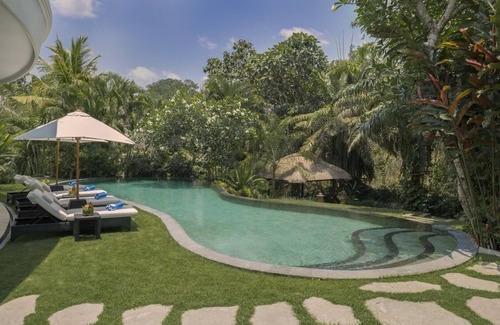 Buduk Villa | 7BR Villa In Tabanan, 12Min Drive To Berawa Beach! - W/Swimming Pool!
