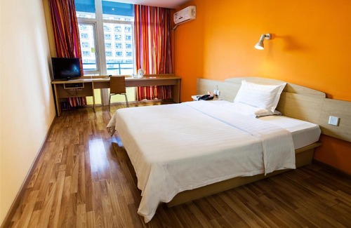 Longhua District Hotel | 7Days Premium Shenzhen Longhua Subway Station