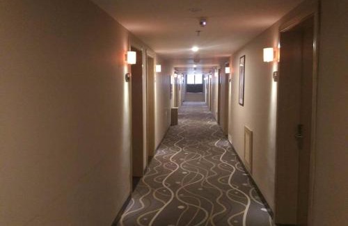 Xincheng Hotel | 7Days Premium Xi'an Railway Station Central Plaza Airport Bus Branch