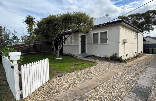 Umina Beach House | 7min walk to Ocean Beach… Gorgeous home in a brilliant location!