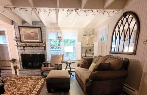 Mount Gretna Heights Cottage | 7th Heaven – Classy & Comfortable Mount Gretna Cottage, New!