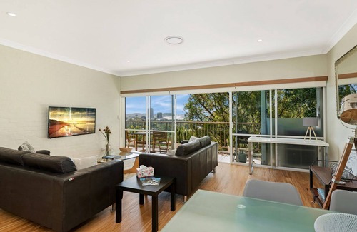 Currumbin Apartment | 8/24 Panorama Drive - Modern unit set amongst the trees with beach views