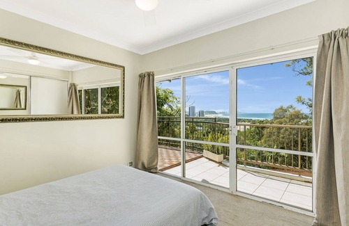 Currumbin Apartment | 8/24 Panorama Drive - Modern unit set amongst the trees with beach views