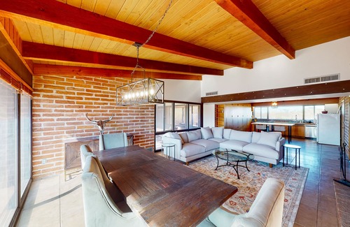 Tucson House | 8-acre desert retreat with amazing views, private outdoor living, AC & W/D