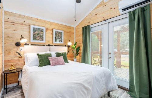 Guntersville Apartment | 8 All Decked Out, Luxury Tiny House, Boat Parking Mins to Lake Guntersville, Downtown