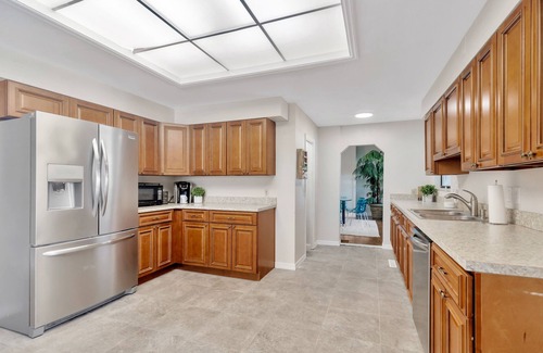 Allen's Ridge House | 8 BDRM Mansion. 10 MN to Honeymoon Island Beach