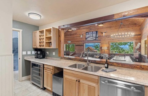 Clark Cabin | 8 bedroom, 10 bathroom lodge perfect for groups, weddings, family reunions
