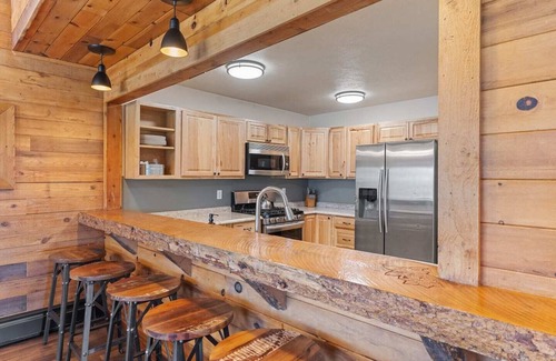 Clark Cabin | 8 bedroom, 10 bathroom lodge perfect for groups, weddings, family reunions