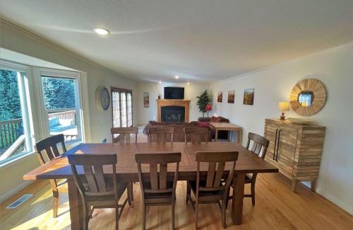 Sandy House | 8-Bedroom Home Near the Foot of the Rocky Mountains