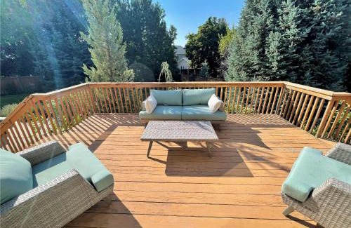 Sandy House | 8-Bedroom Home Near the Foot of the Rocky Mountains
