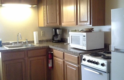 Port Clinton House | 8 bedrooms/queen sleep sofa, 3 kitchens, 3.1 bathrooms-Seasonal Pool