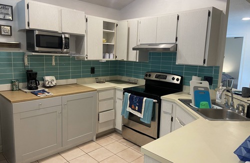 Carrollwood House | 8+Beds!10+guest!Centrally Located!Family neighborhood! Up to 4 parking spaces:)