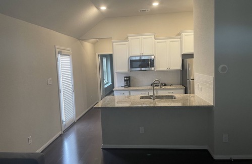 Round Rock House | 8 Beds & 4 FULL Baths 2 Kitchens ATTN:CREWS Samsung Adjacent - LARGE Newer Home!